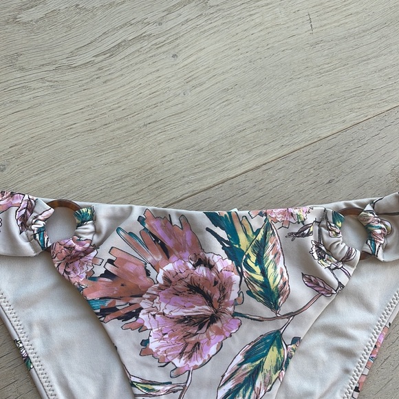 O’Neill Van don floral ring Hileg bikini Bottoms - Picture 7 of 10